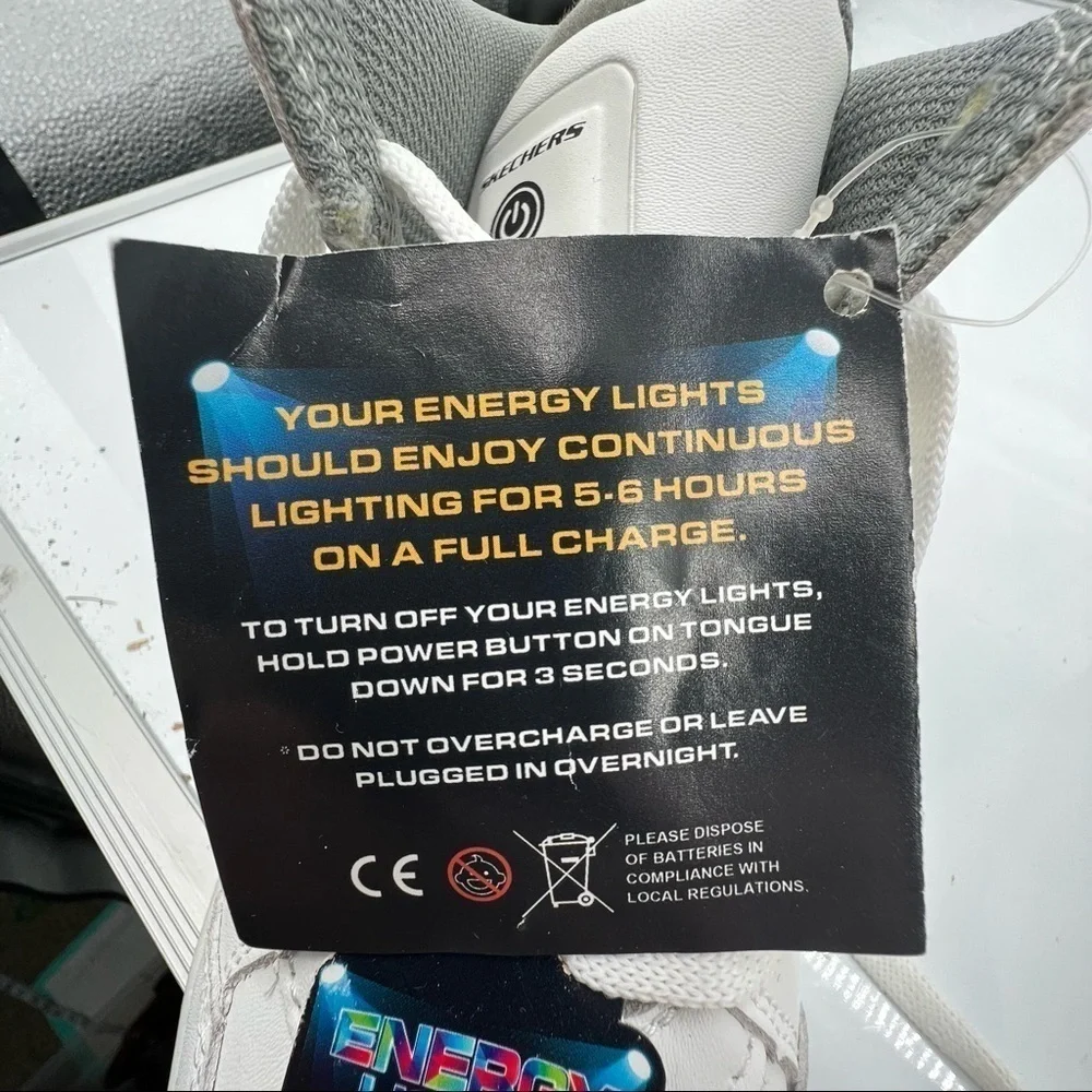 NWT Skechers White Energy Lights Light Up Low Top Sneakers Size 3.5 Kids